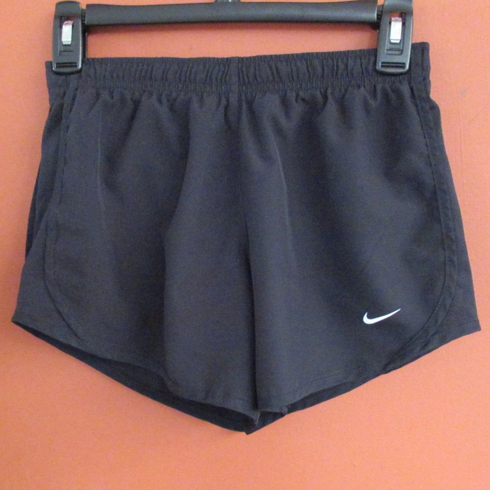 Nike Girls Black Shorts - Picture 1 of 10